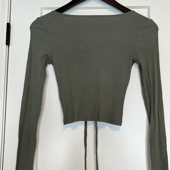 Ruched crop top - Picture 3 of 3
